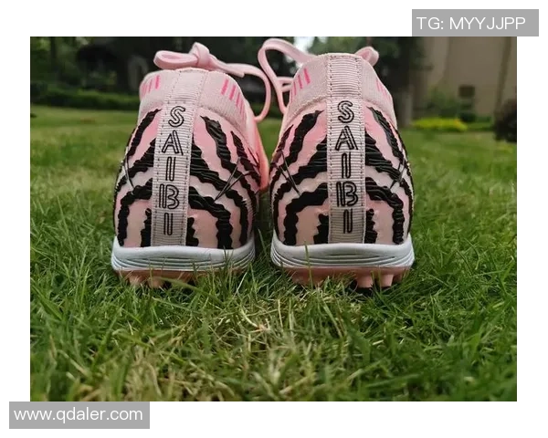 足球明星穿搭揭秘 球鞋选择背后的品牌与技术分析